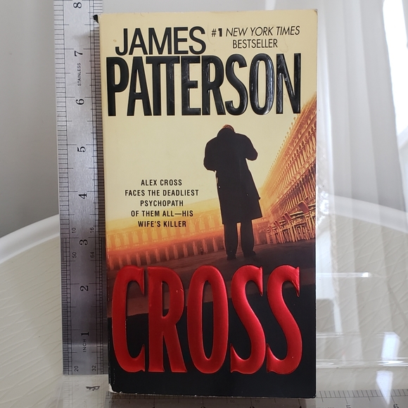❎SOLD❎Cross By: James Patterson ✔Paperback - Picture 1 of 5